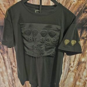 This is a CR-24 Bordo Cromato men's graphic t-shirt. Size Large